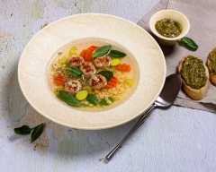 Італійський весняний «весільний» суп із курячими фрикадельками