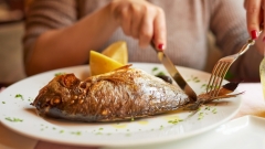 У який день в ресторані небезпечно замовляти рибу: порада від шеф-кухаря