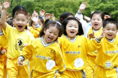 За народження дитини в Південній Кореї щедро платитимуть – $75 тис.