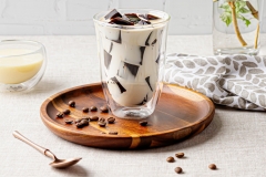 Десерт для кавоманів: вершкове желе з кубиками кави