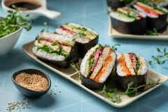 Японські суші-сендвічі онігіразу: ресторанна страва на вашій кухні