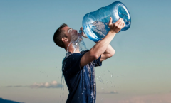 Які проблеми зі здоров’ям вам загрожують, якщо пити багато води