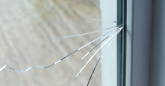 Як замаскувати тріщину на віконному склі і запобігти її збільшенню