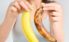 Банани зберігатимуться два тижні без жодної чорної плями: запам’ятайте цей спосіб