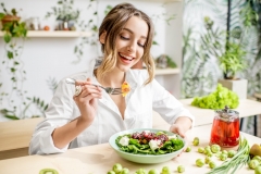 6 продуктів для покращення настрою, які дієтологи радять включити до щоденного раціону