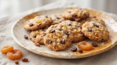 М’яке печиво з родзинками та сухофруктами в аерогрилі: швидкий рецепт для сімейного чаювання