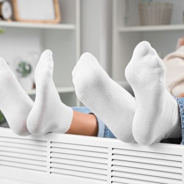 Мікробіолог пояснила, при якій температурі прати шкарпетки, щоб уникнути смертельної інфекції