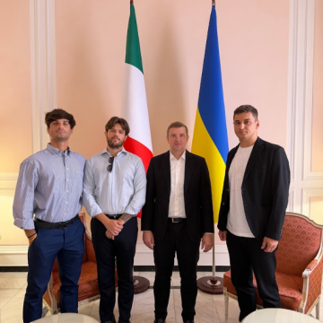 Посол України в Італії вперше взяв інтерв’ю у тих, хто повернувся з поїздки Україною: «Щоб зрозуміти війну, потрібно побувати тут»