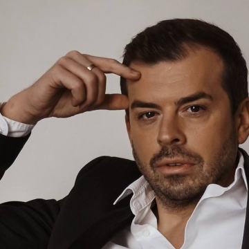 Відомий український співак перевиступив хіт 20 річної давності: мережа активно коментує нову роботу