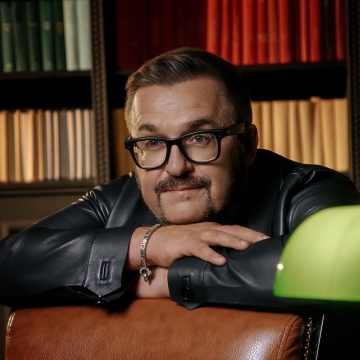Олександр Пономарьов розкрив перші подробиці роману «30 днів: ШІ-людина»: 480 сторінок про штучний інтелект, кохання, межу людської свідомості та мінус 11 кілограмів