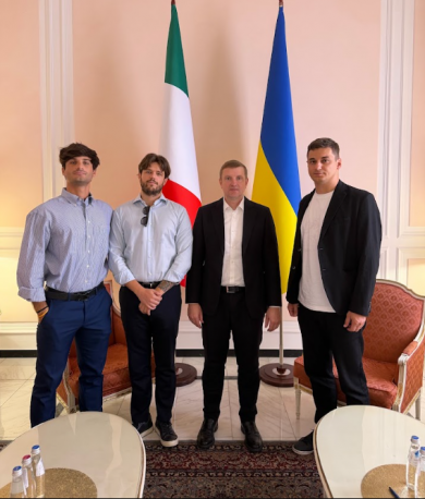 Посол України в Італії вперше взяв інтерв’ю у тих, хто повернувся з поїздки Україною: «Щоб зрозуміти війну, потрібно побувати тут»