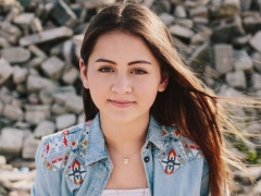 JASMINE THOMPSON