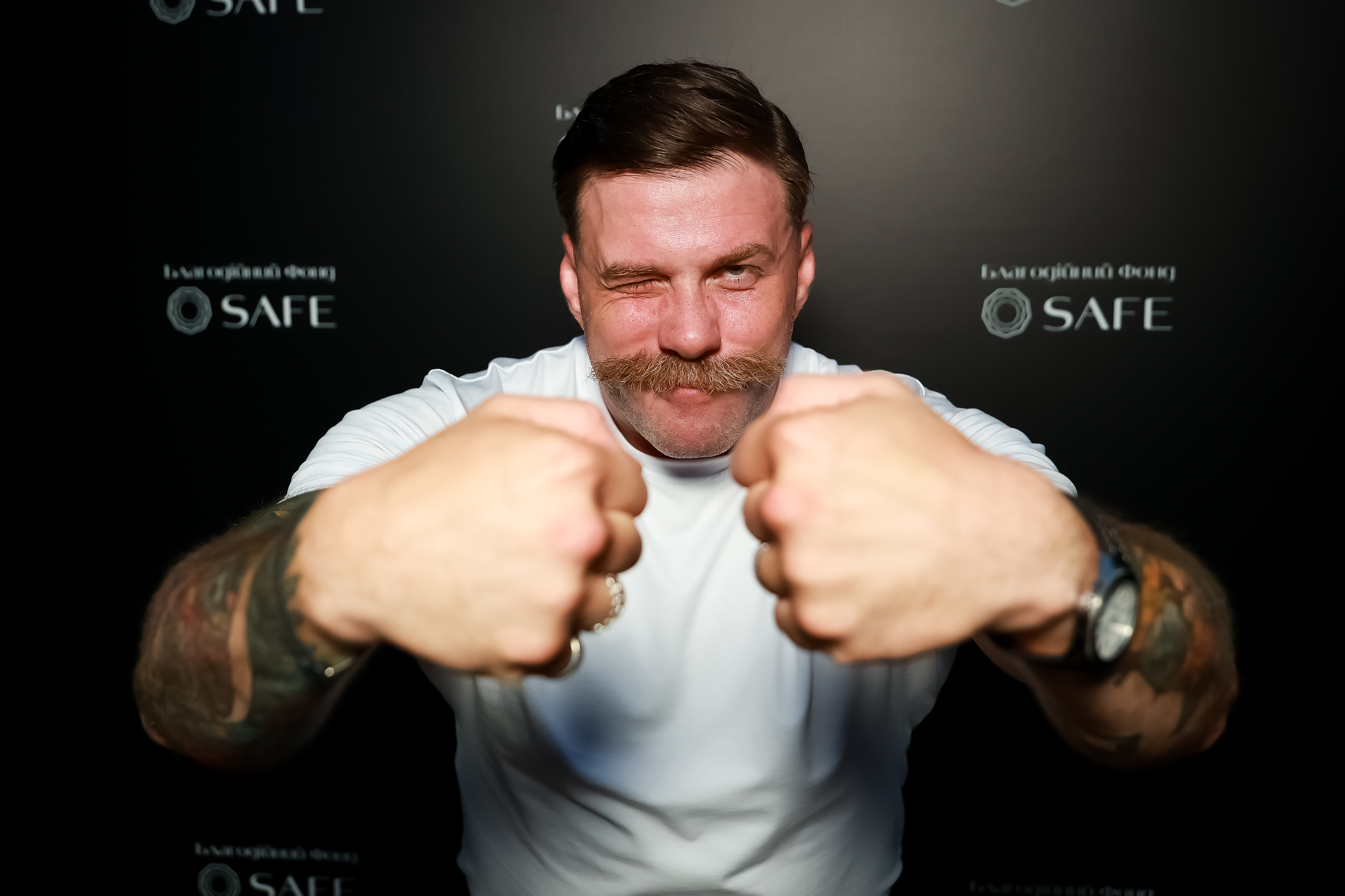 300 ТИСЯЧ ГРИВЕНЬ ЗА ЛОТ З ПІДПИСОМ ПОДРУЖЖЯ ЗЕЛЕНСЬКИХ - У КИЄВІ ПРОЙШОВ БЛАГОДІЙНИЙ ЗАХІД 5 6883649b964aa Volodimir Raschuk