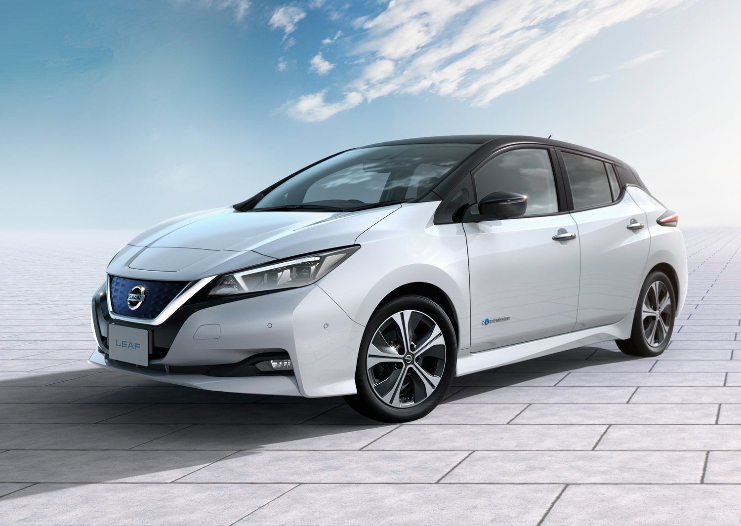 NISSAN LEAF - 